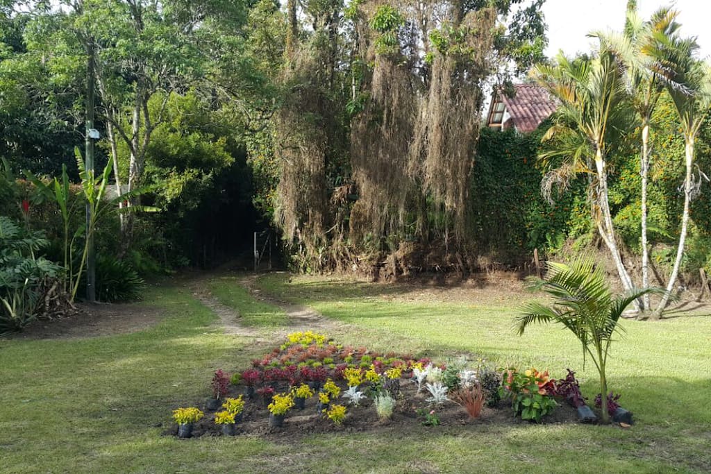 BELLOS JARDINES