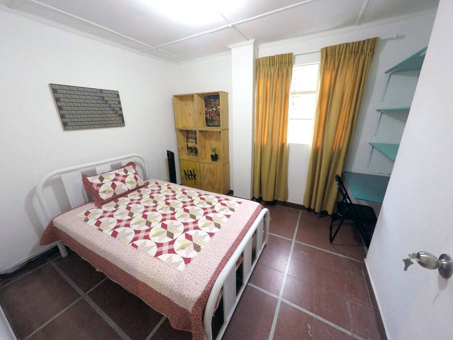Habitación privada semidoble (1 cama semidoble)