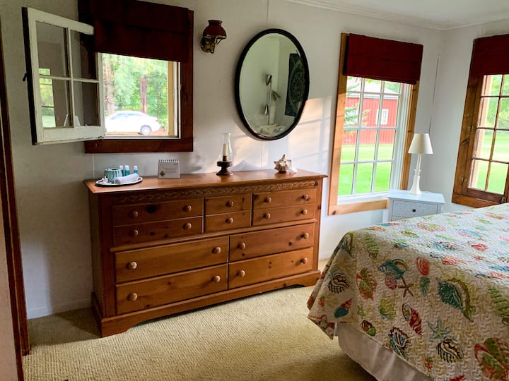 Dhomë gjumi jugperëndimore.