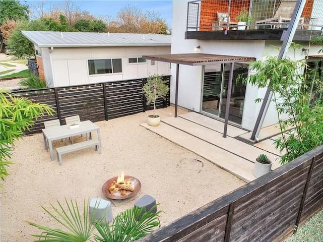 Modern 3 Bed 3 Bath w/ Private Yard
