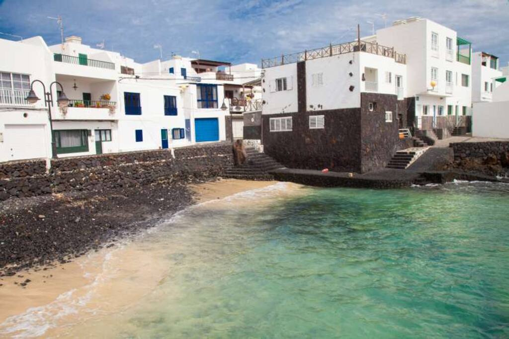 una de las playitas del pueblo ideal para niños muy segura y tranquila