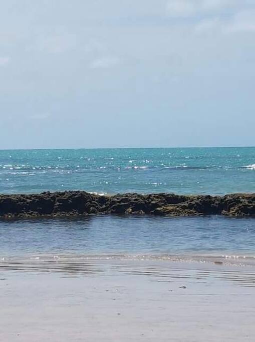 praia linda e a cinco minutos do meu prédio com arecifes