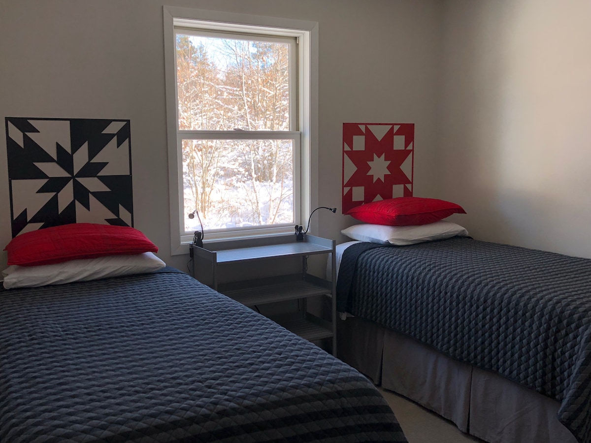 Dhoma e dytë e gjumit me 2 krevate 