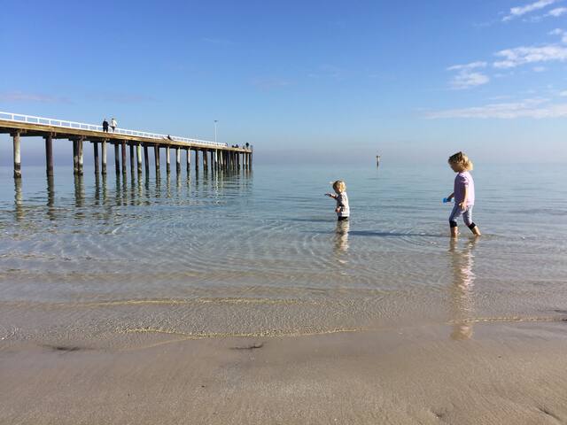 Leafy Retreat in walking distance to Beach