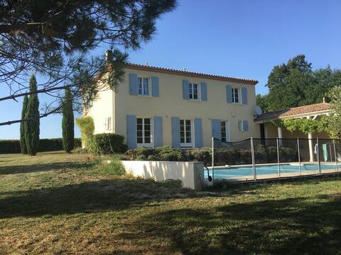 Quiet villa, park and private pool