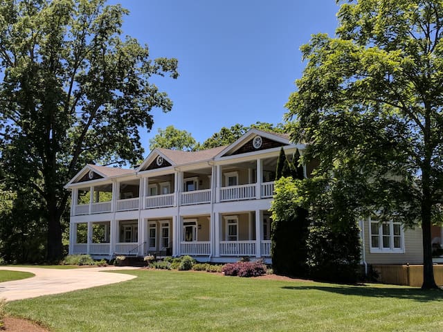 Beacon Place - Carriage House