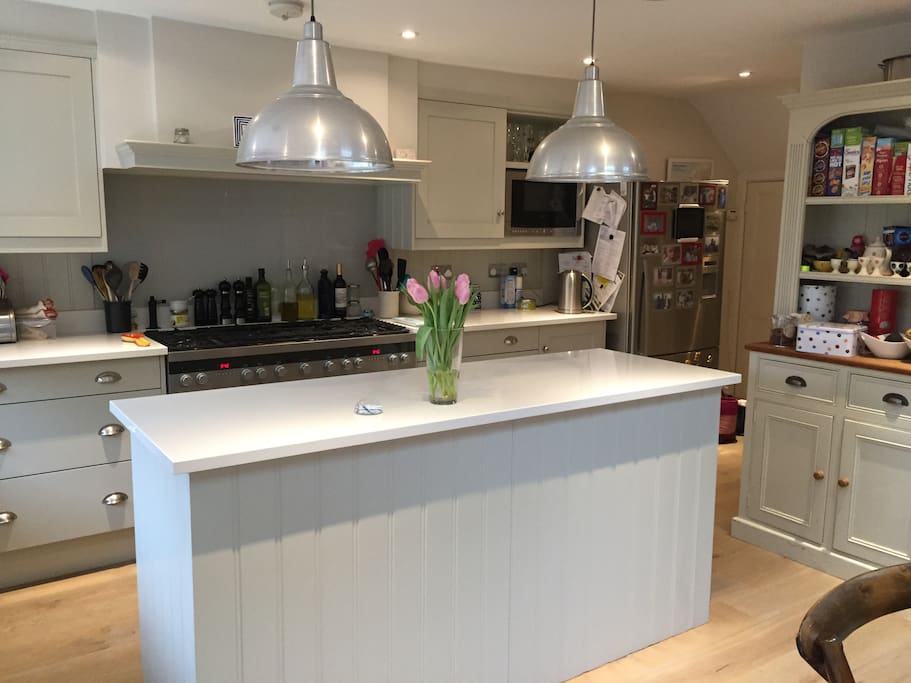 Kitchen with island, range cooker and table which can seat 6 and be extended