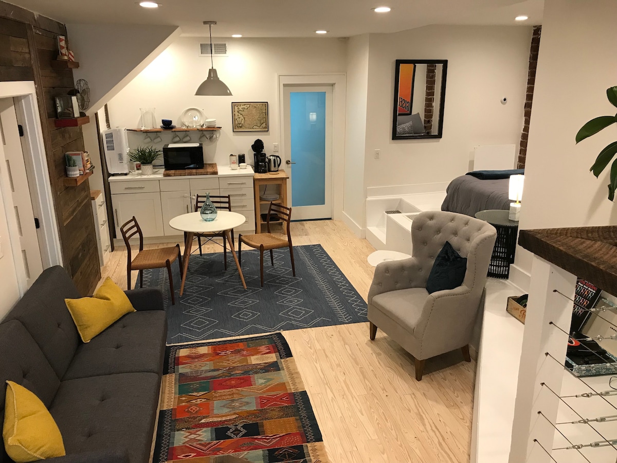 Apartment Cozy Convenience, Private Home 5mins to Biltmore, Asheville, NC 