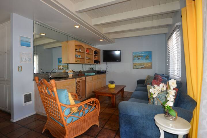 Large Deck+1 Block to Beach+Golf Cart+Pet Friendly gallery image 4