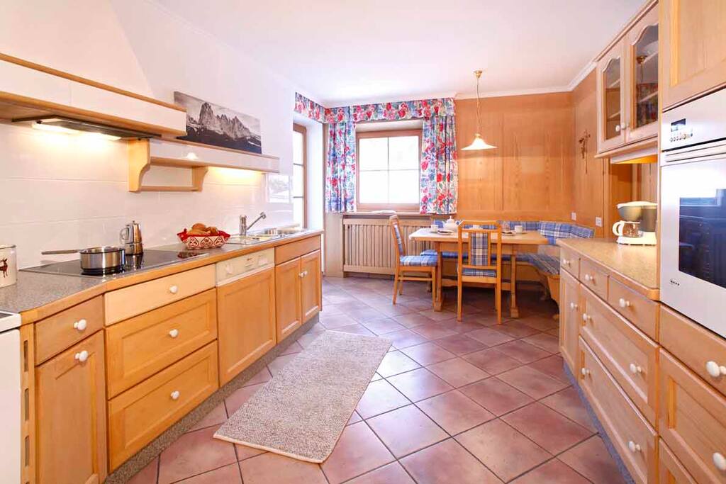 Kitchen - Küche mit Balkon - Cucina con balcone