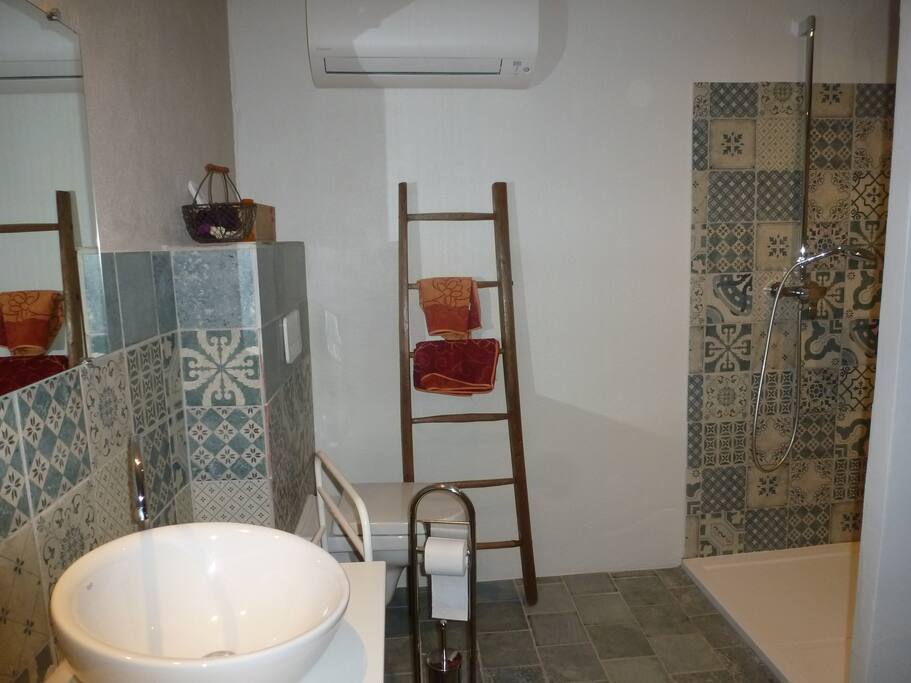 salle de bain de la chambre 2