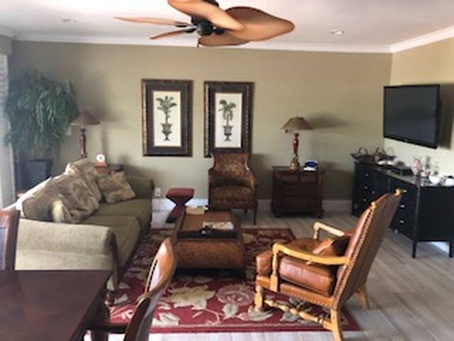 EMERALD BEACH NEWLY REMODELED CONDO