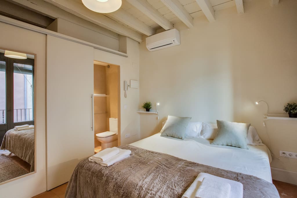 Habitación y baño