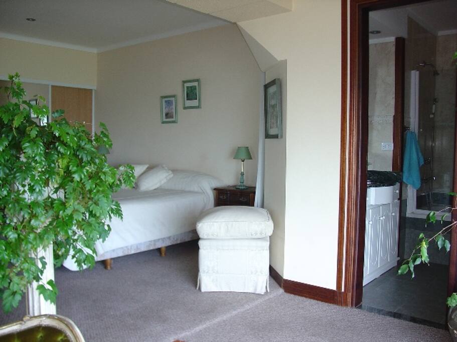 Dormitorio con vestidor