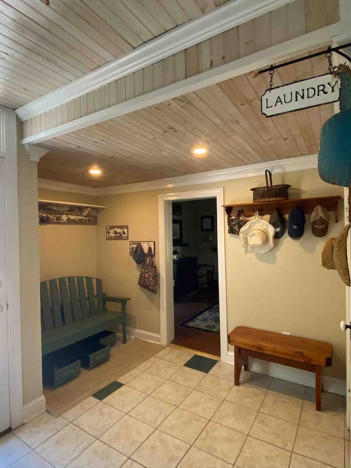 אזור חדר בוץ וכביסה