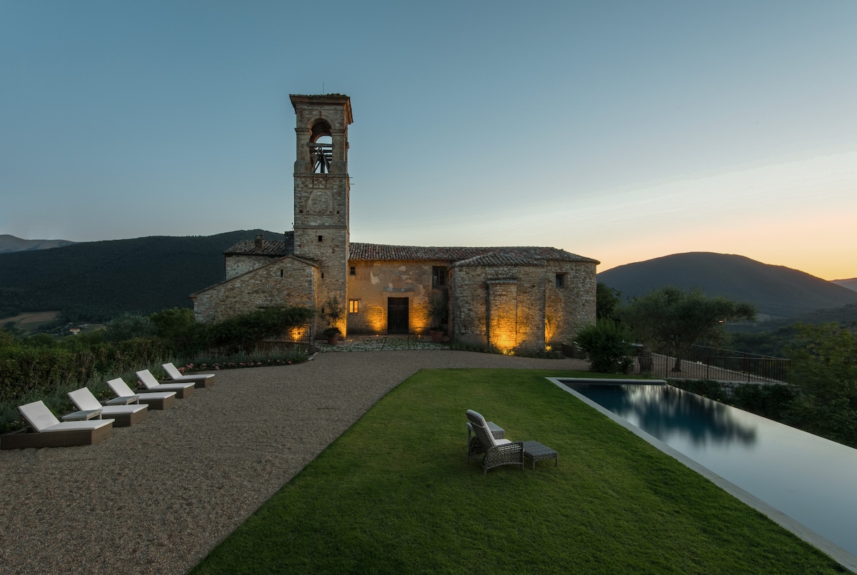 and Estates Vacationing in Tuscany and Umbrias Most Unforgettable Private Villas Italian Country Hideaways Castles