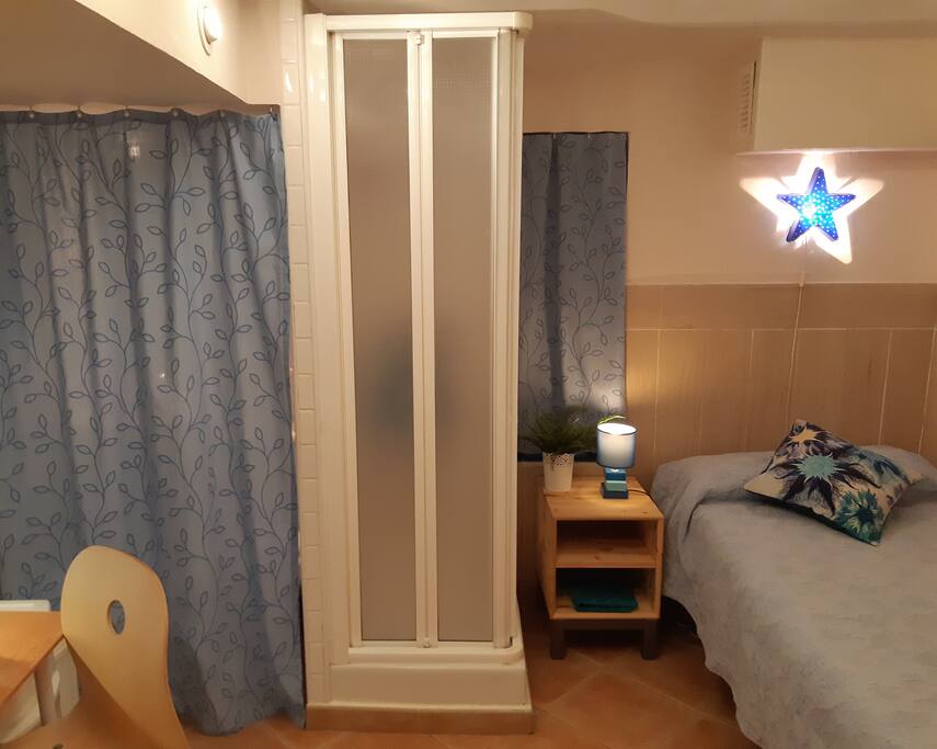 Estudio pequeño y acogedor