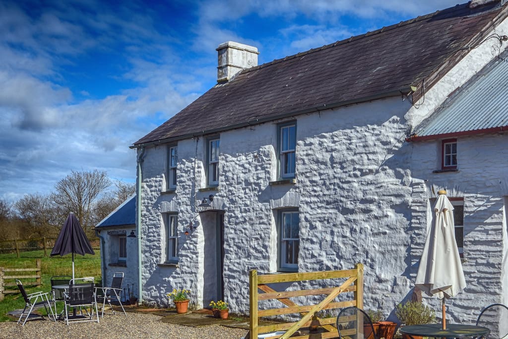 Cosy Traditional Eco Cottage Houses for Rent in Rhos 