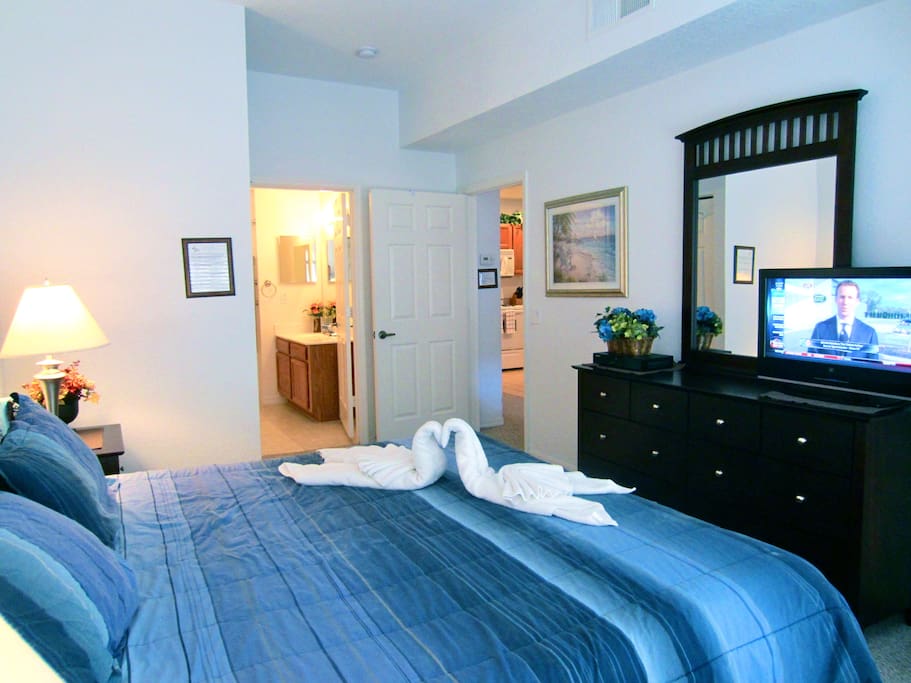 Master bedroom w/ King bed, full bath, flat screen TV