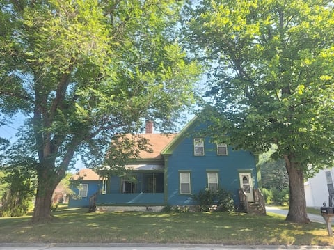 Funky Farmhouse (sleeps 14) near Sunday River.