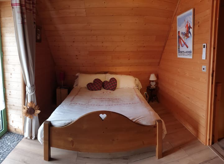 Spavaća soba 4 u kući koja vodi do glavne kuće
140 x 190 klima-uređaj TV krevet

