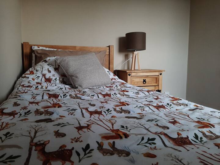 Стая с кафява птица