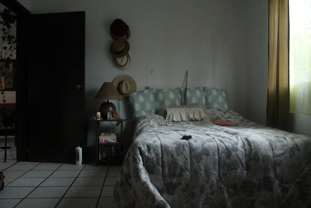 dormitorio cama matrimonial baño privado