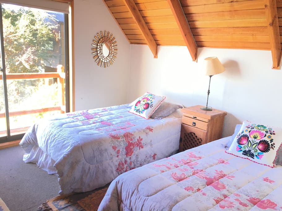 dormitorio 2º piso con balcón