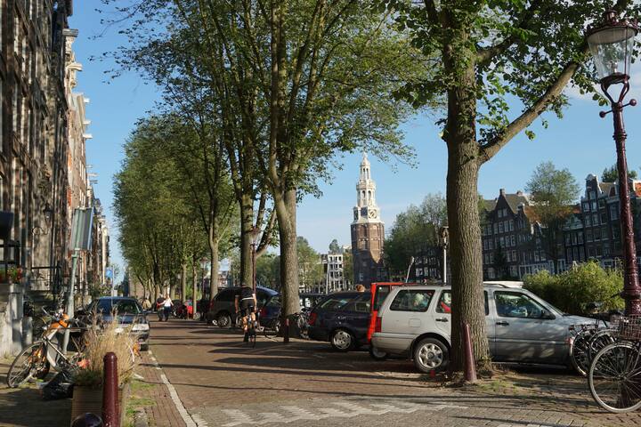 Amsterdam Modern HOUSEBOAT with TERRACE gallery image 5