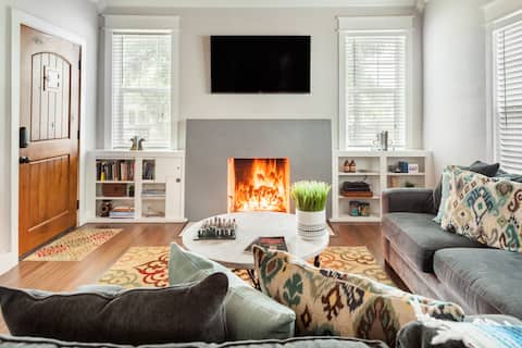 Top Airbnb: Luxury Home Only Three Minutes from Riverwalk and the Pearl in Tobin Hill
