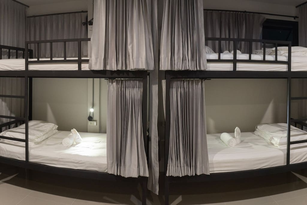 bulk single bed in mix dormitory room
