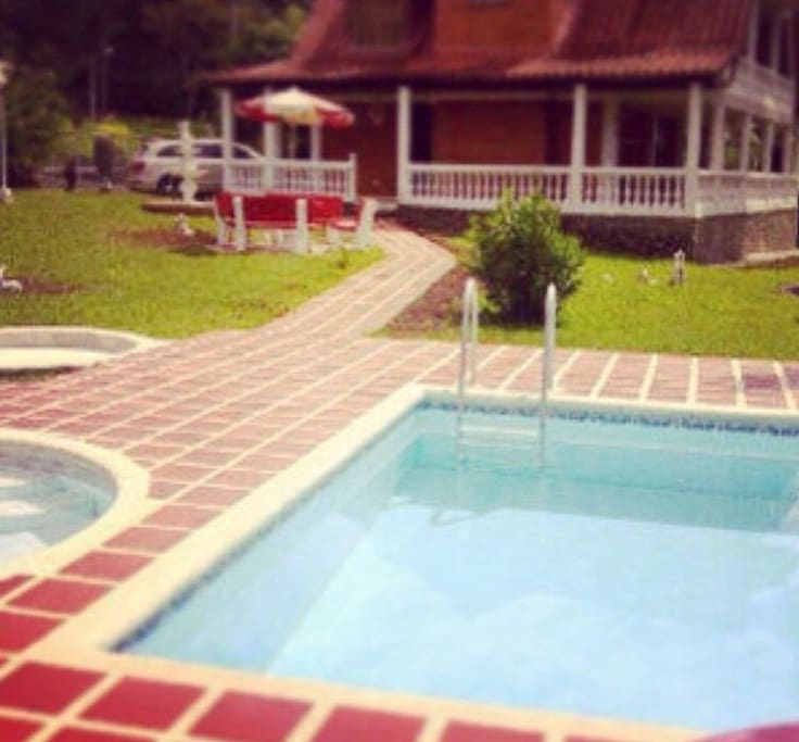 Piscina privada para niños y adultos
