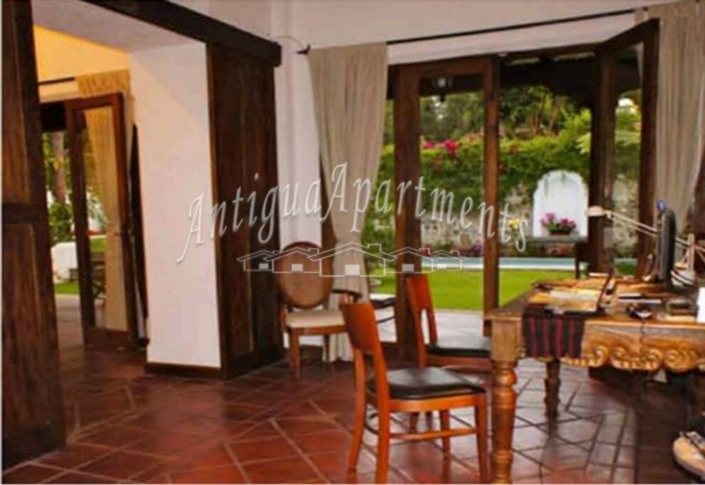 ✨‼️DISPONIBLE‼️✨
‼️CASA EN RENTA EN ANTIGUA‼️
PRECIO: USD$2,500.00 / Q18,500.00
Amueblada
1 Nivel
4 Habitaciones
4 Baños
Sala-Comedor
Cocina
Habitacion de servicio c/baño
Lavanderia
Jardin
Piscina
Jacuzzi
Terraza
Patio
Garaje
INCLUYE:
✔️Seguridad
✔️Agua
✔️Tv-cable
✔️Internet
✔️Musica
✔️Libros
✔️Equipada con cocina completa
✔️Areas comunes*
UBICACIÓN
Localizada en la ciudad colonial de La Antigua Guatemala, a sólo 15 minutos del parque central.
¿Qué esperas?
️ Puedes comunicarte vía INBOX o TELÉFONO
+502 5598 7026
+502 4397 1864
velasquez.angel@gmail.com
Antigua, Sacatepéquez, Guatemala