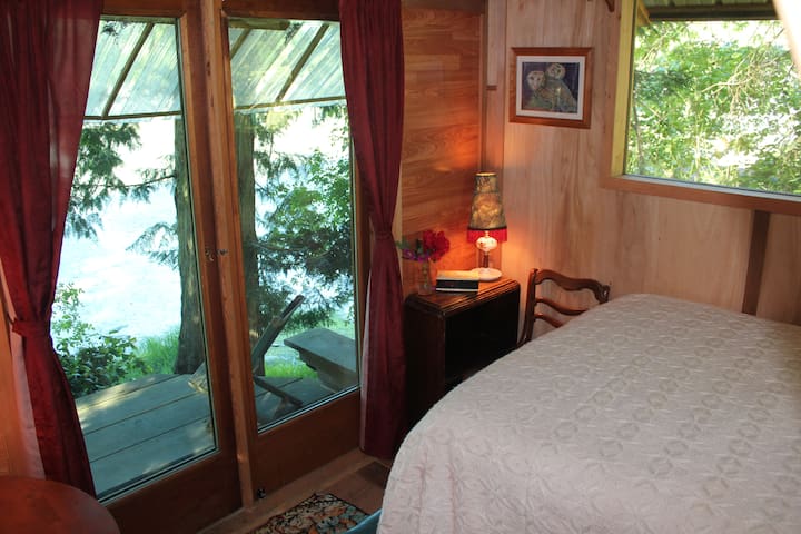 $66 seaside jewel cabin- organic farm with horses