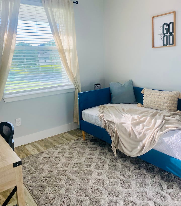 Flex room with daybed and a dedicated workspace. 