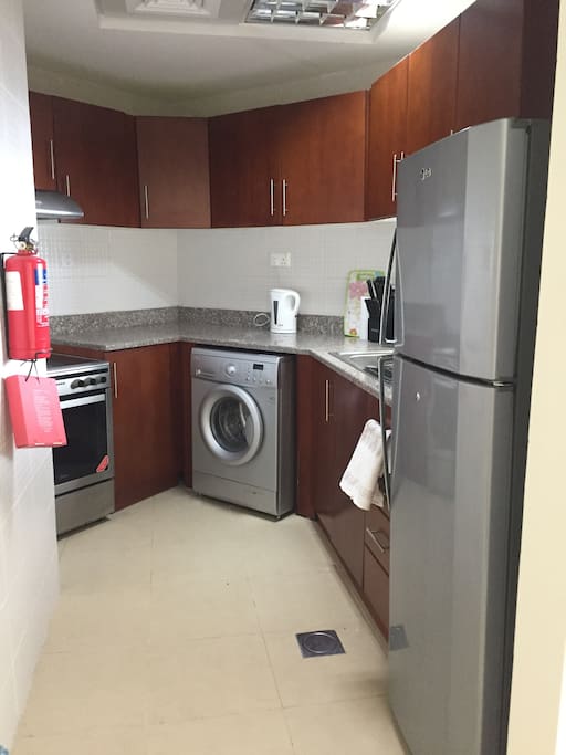 Fully equipped kitchen with washing machine