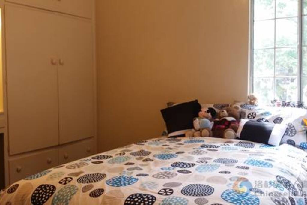 2 people Main room