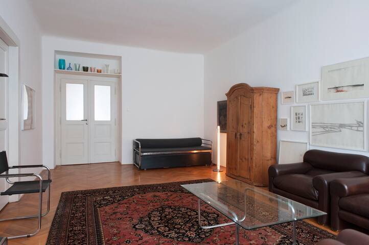 3BDR Art-filled Apartment with Garage gallery image 2