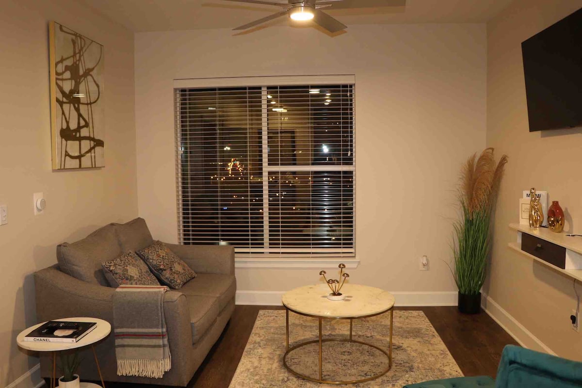 可欣赏市中心景观的客厅