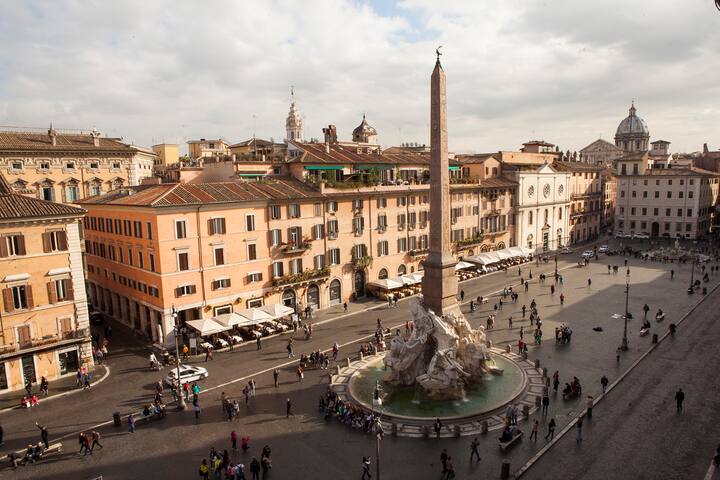 VACANZE ROMANE! A PIAZZA NAVONA! gallery image 5