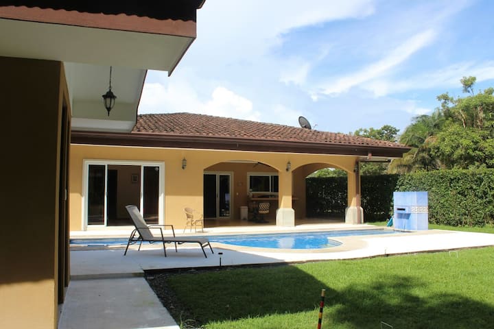 casa completa con piscina privada 3