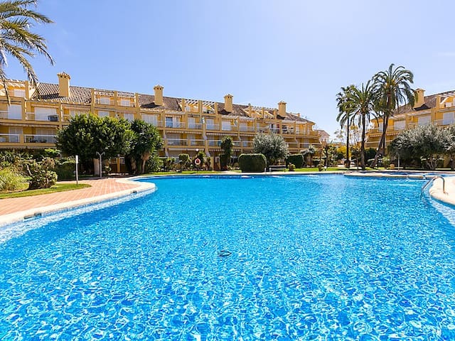 Exclusive penthouse, 200 m. beach, wifi, parking.