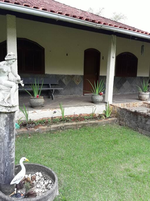 Varanda em torno de toda a casa