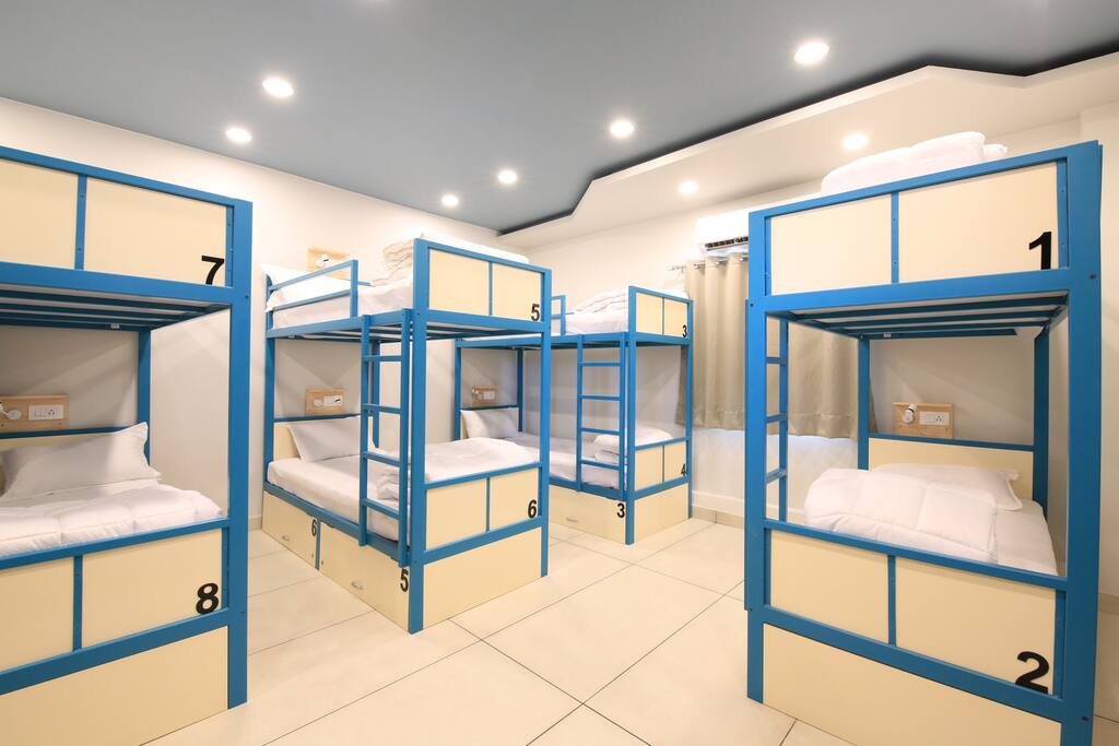 10 Bed Mixed Dormitory Room