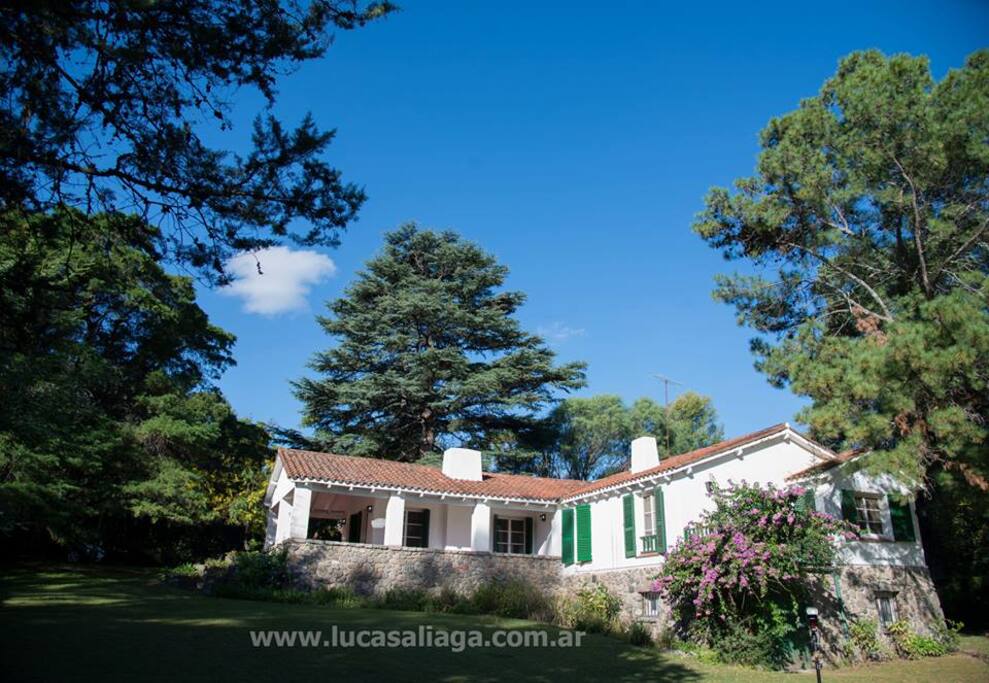 Casa completa desde otro angulo