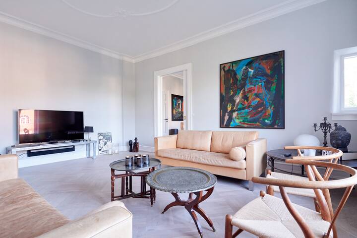 Herskabelig villalejlighed tæt på city og strand gallery image 2