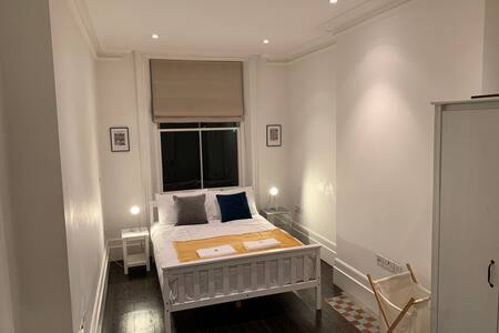 Well located, En-Suite Room ~ Oxford Street