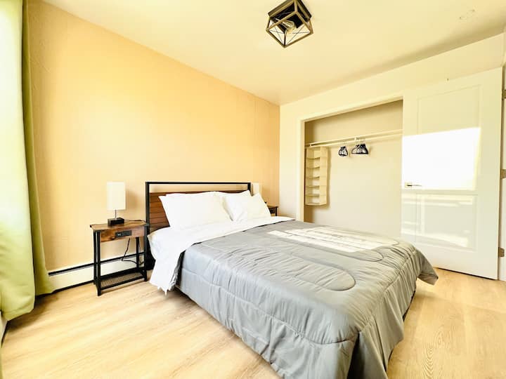 Druga spavaća soba s zavjesama za zamračivanje 