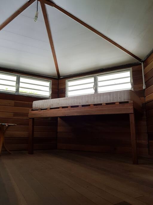 mezzanine 16 m2 et lit en hauteur