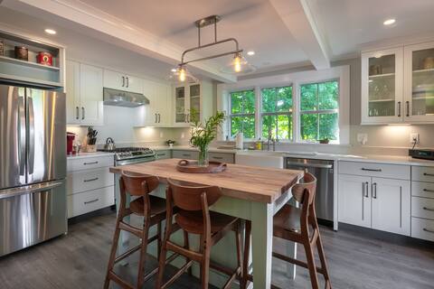 On Silver Lake & Close To Ski Areas and Woodstock